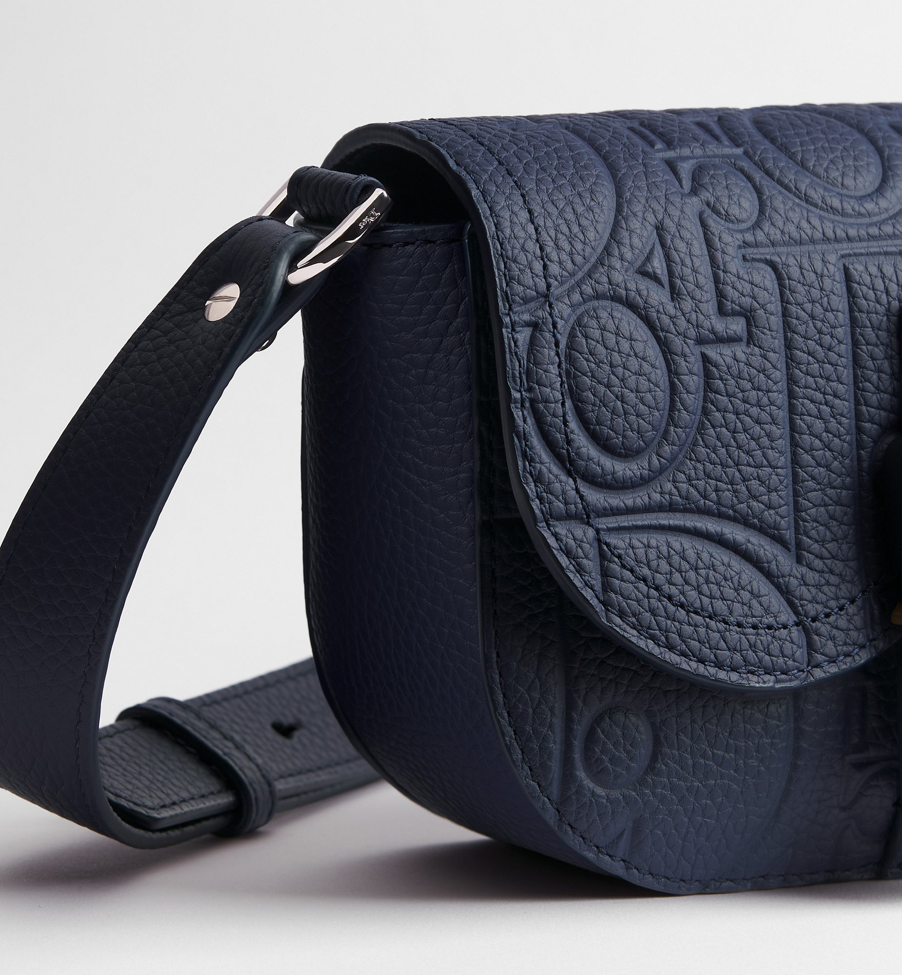 Dior Saddle Flap Messenger Bag – Navy Blue Dior Gravity Leather - Image 3