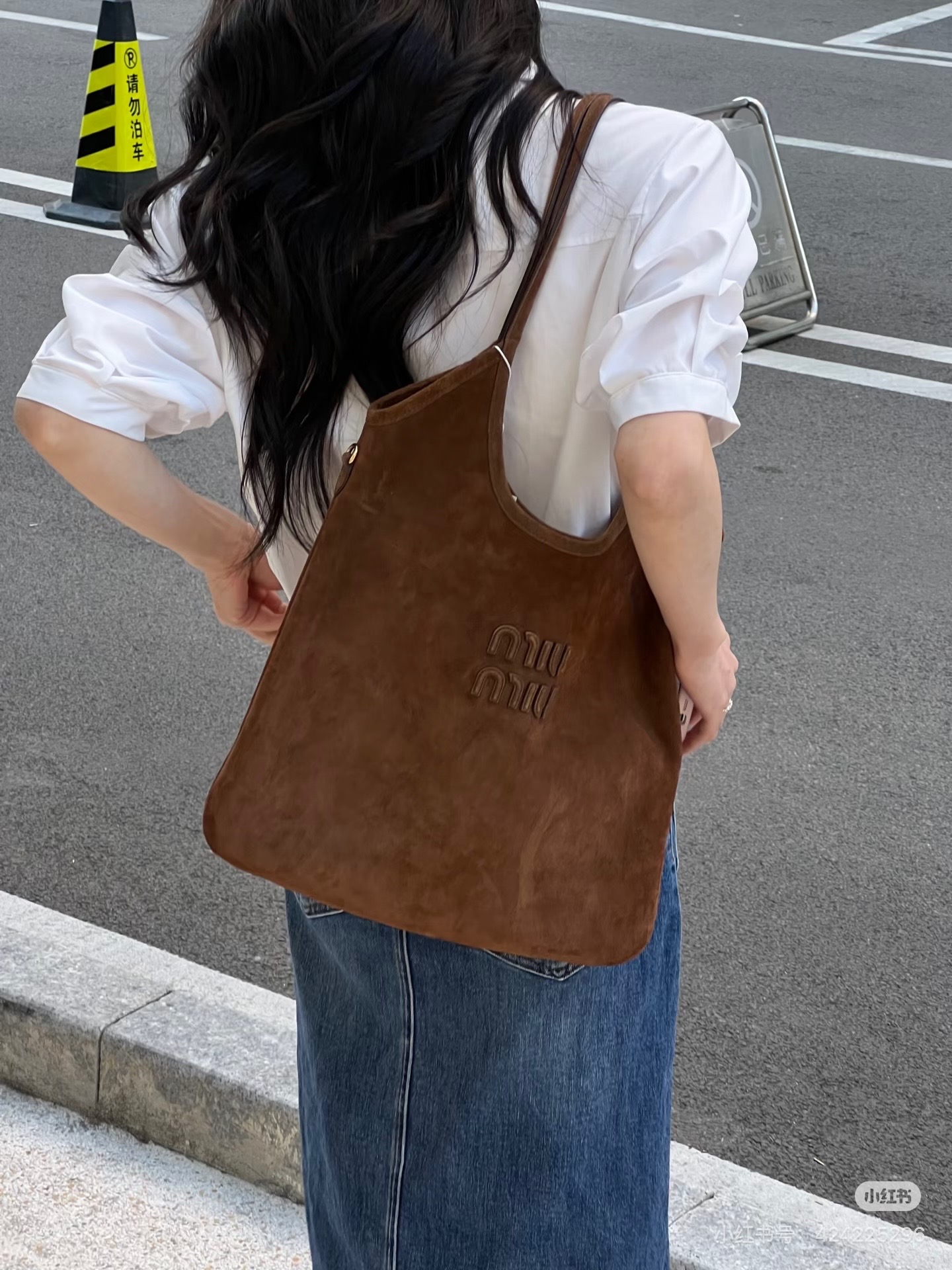 Miu Miu 24FW Suede Hobo Bag - Image 6