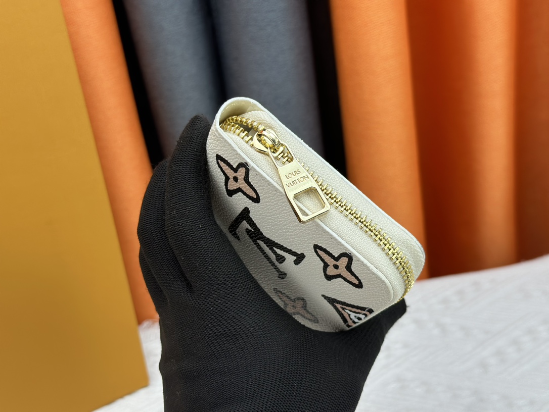 Louis Vuitton Zippy Wallet - Image 3
