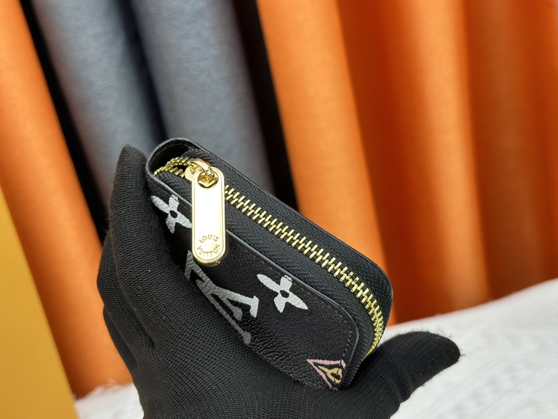 Louis Vuitton Zippy Wallet - Image 6