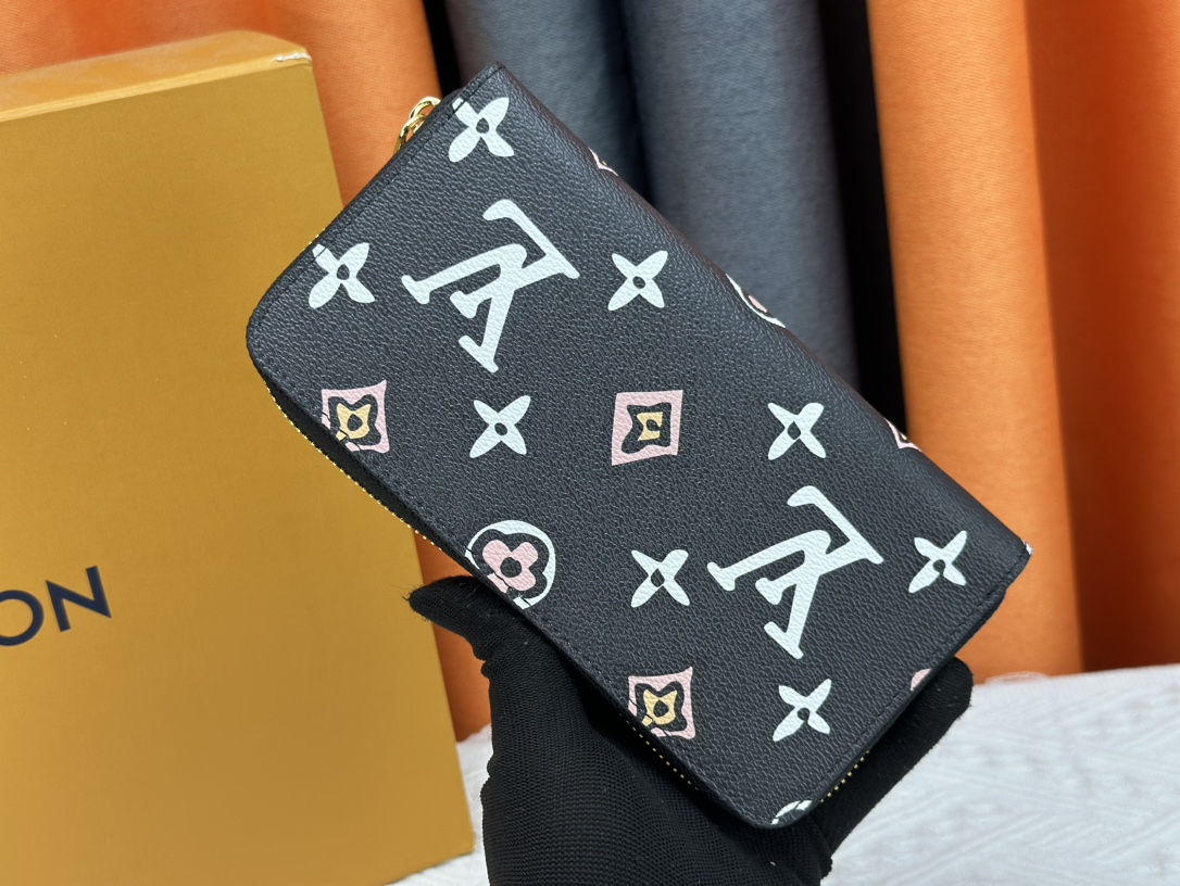 Louis Vuitton Zippy Wallet - Image 7