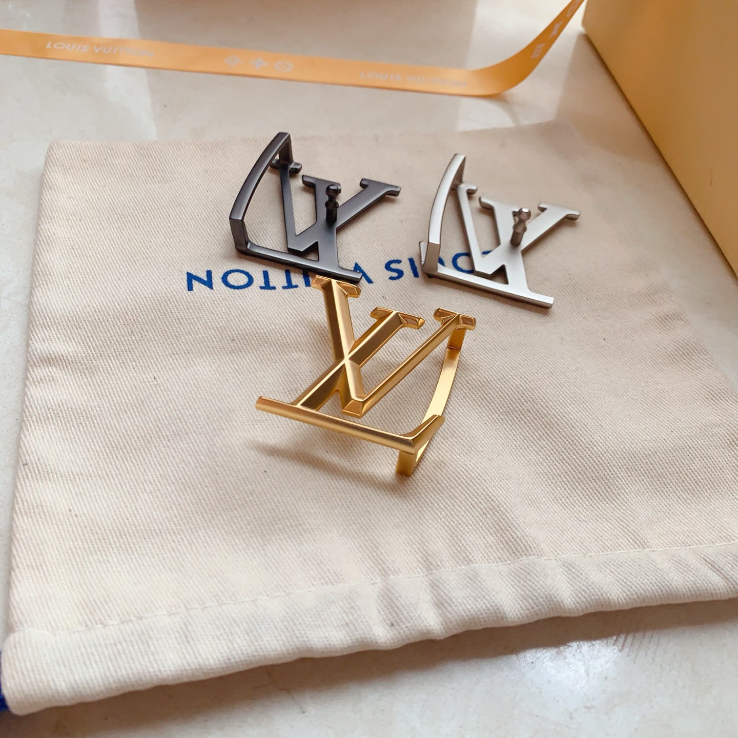 Louis Vuitton Signature Belt & Monogram Cardholder Gift Set - Image 3