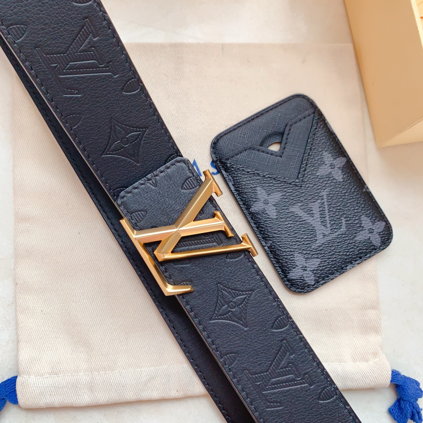 Louis Vuitton Signature Belt & Monogram Cardholder Gift Set - Image 4