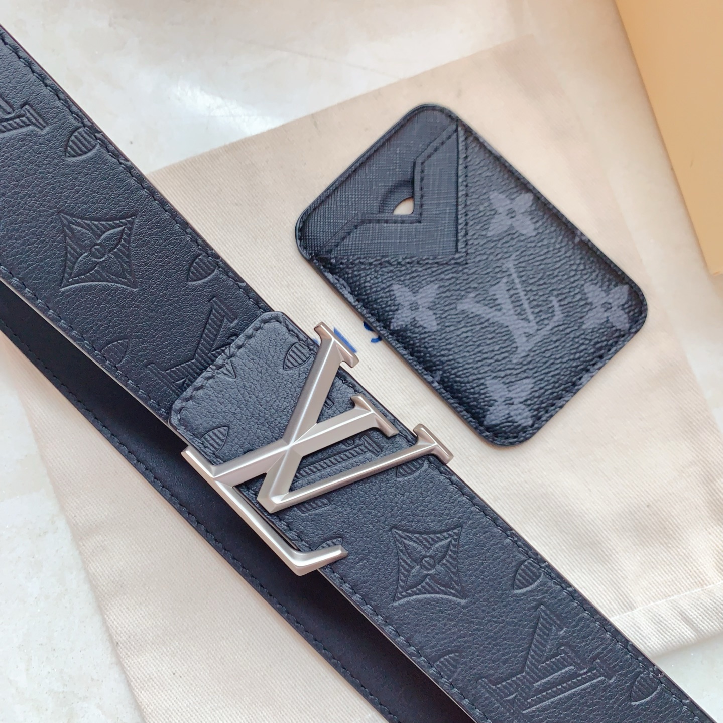 Louis Vuitton Signature Belt & Monogram Cardholder Gift Set - Image 8