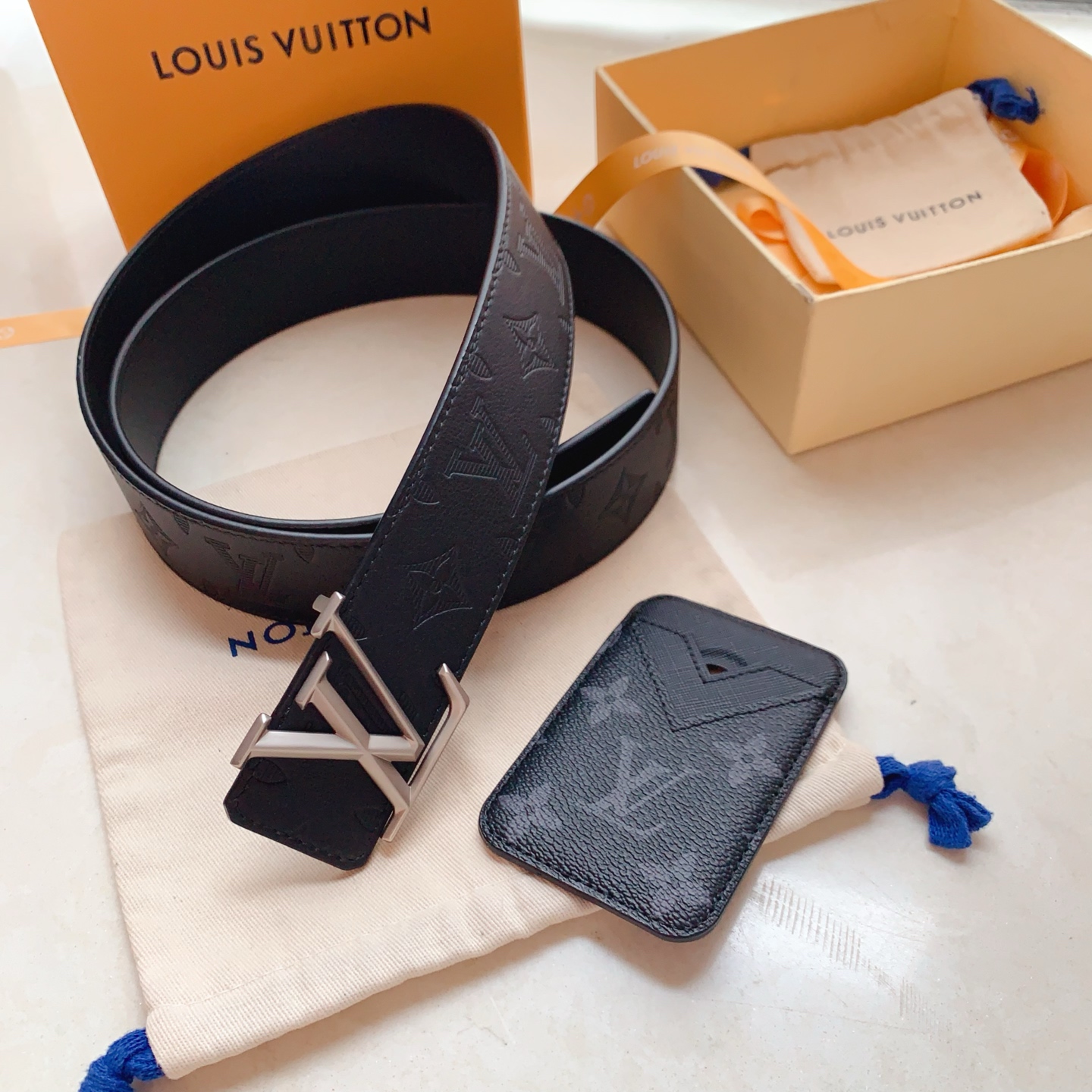 Louis Vuitton Signature Belt & Monogram Cardholder Gift Set - Image 9