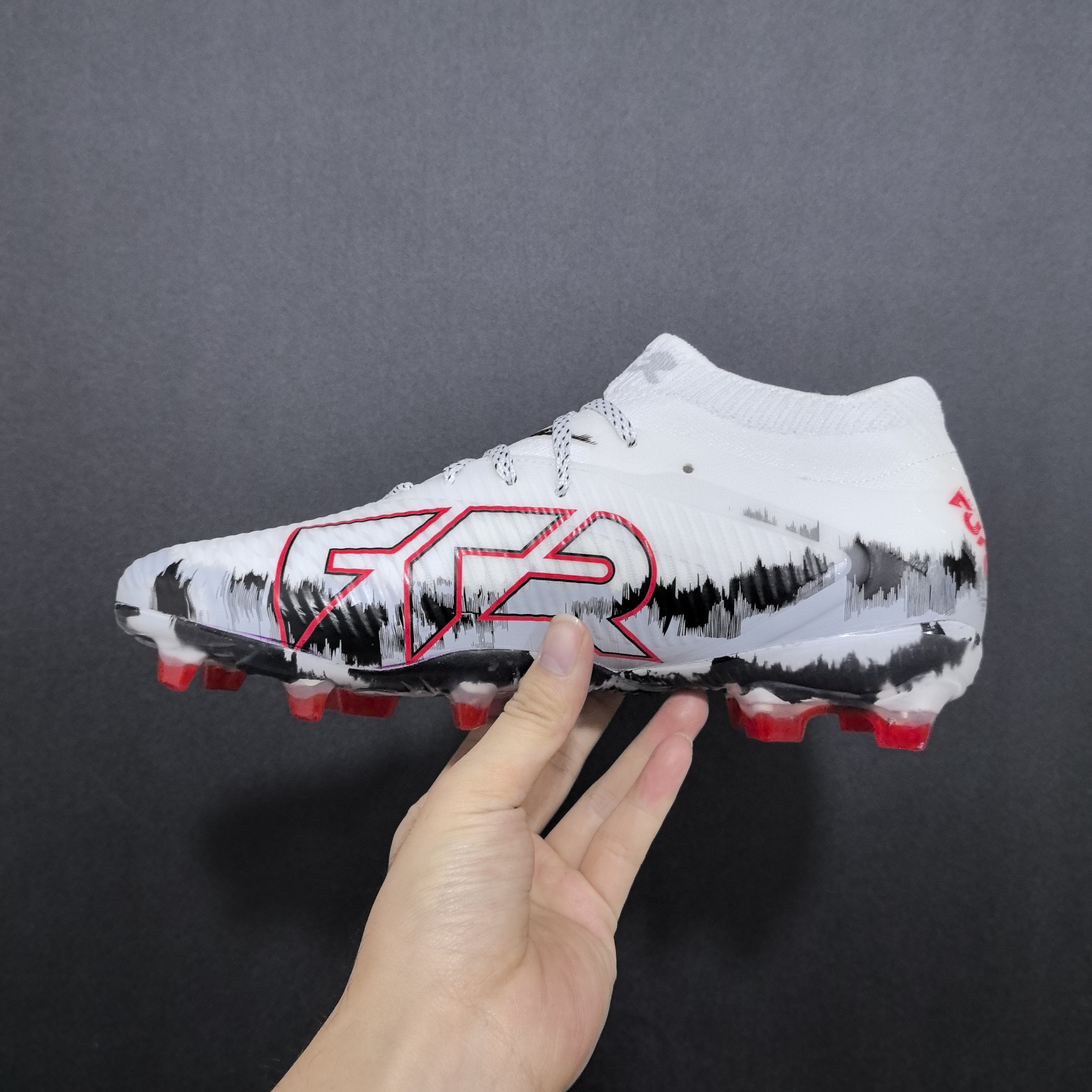 PUMA Future 7 Ultimate FG/AG – "Splatter" JPLE Limited Edition - Image 4
