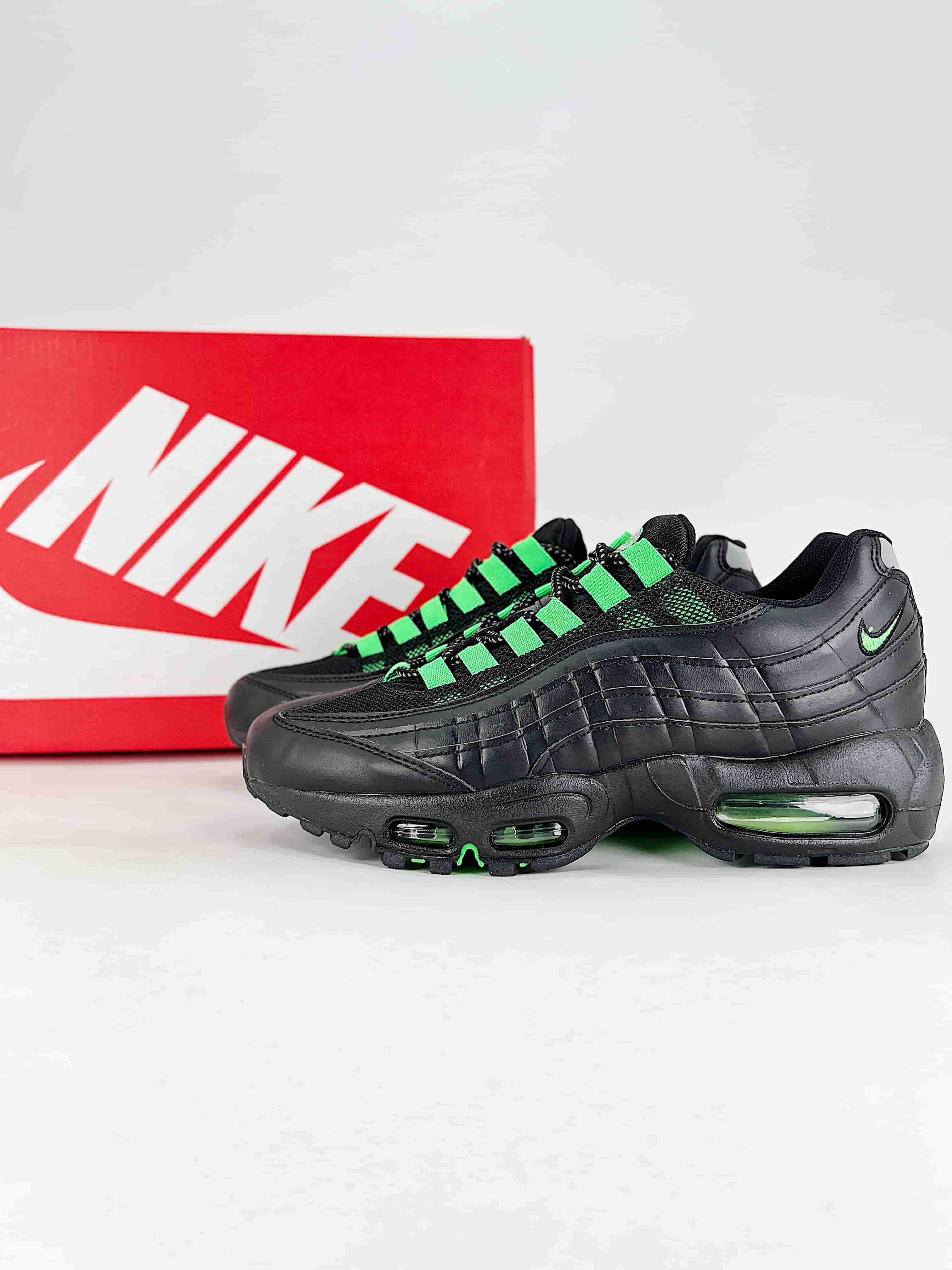 CDG x Nike Air Max 95 – Retro Collaboration Edition - Image 4
