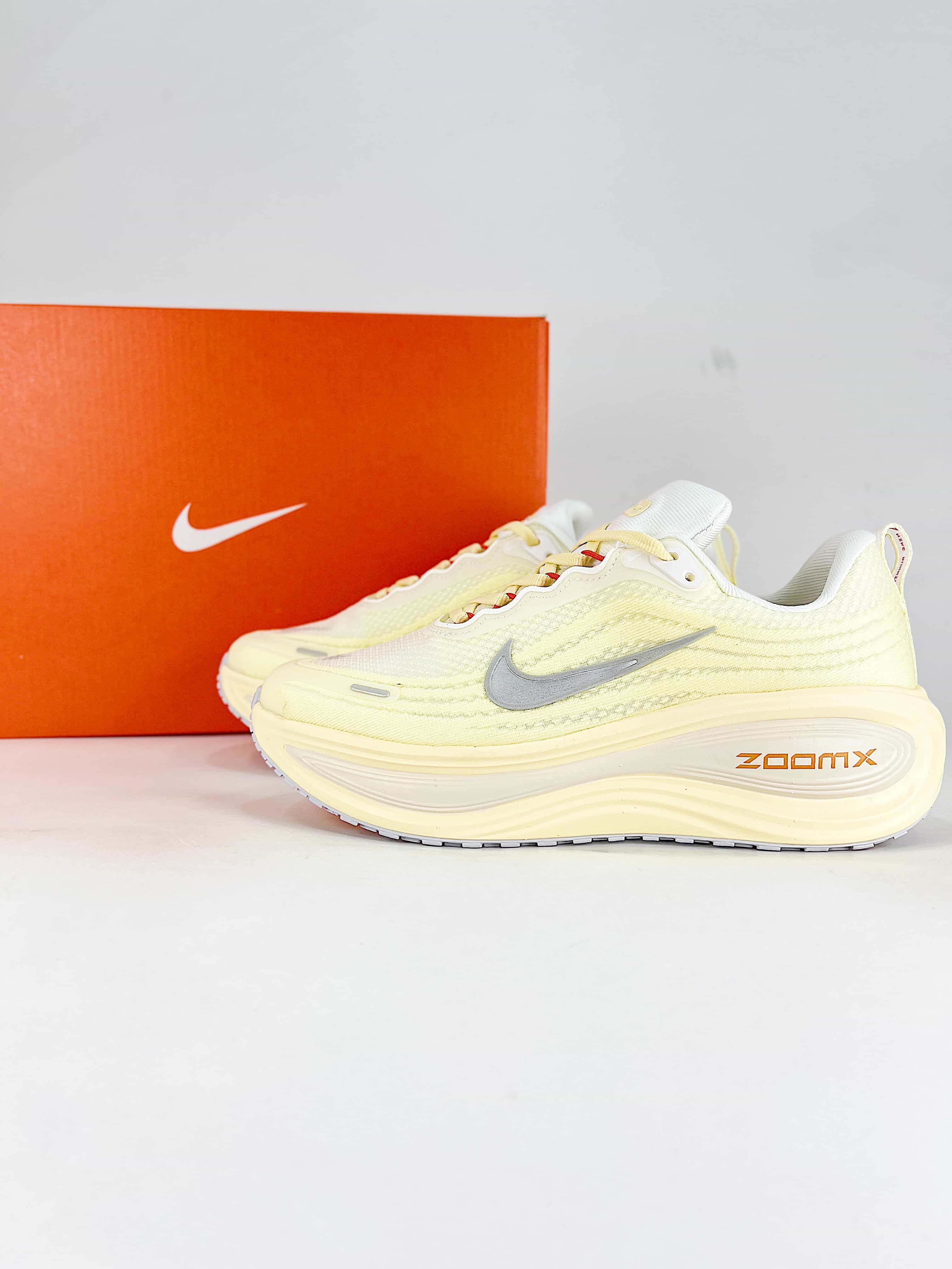 Nike Vomero Plus Run (Vomero 18) – Lightweight Performance Runner (Unisex) - Image 4