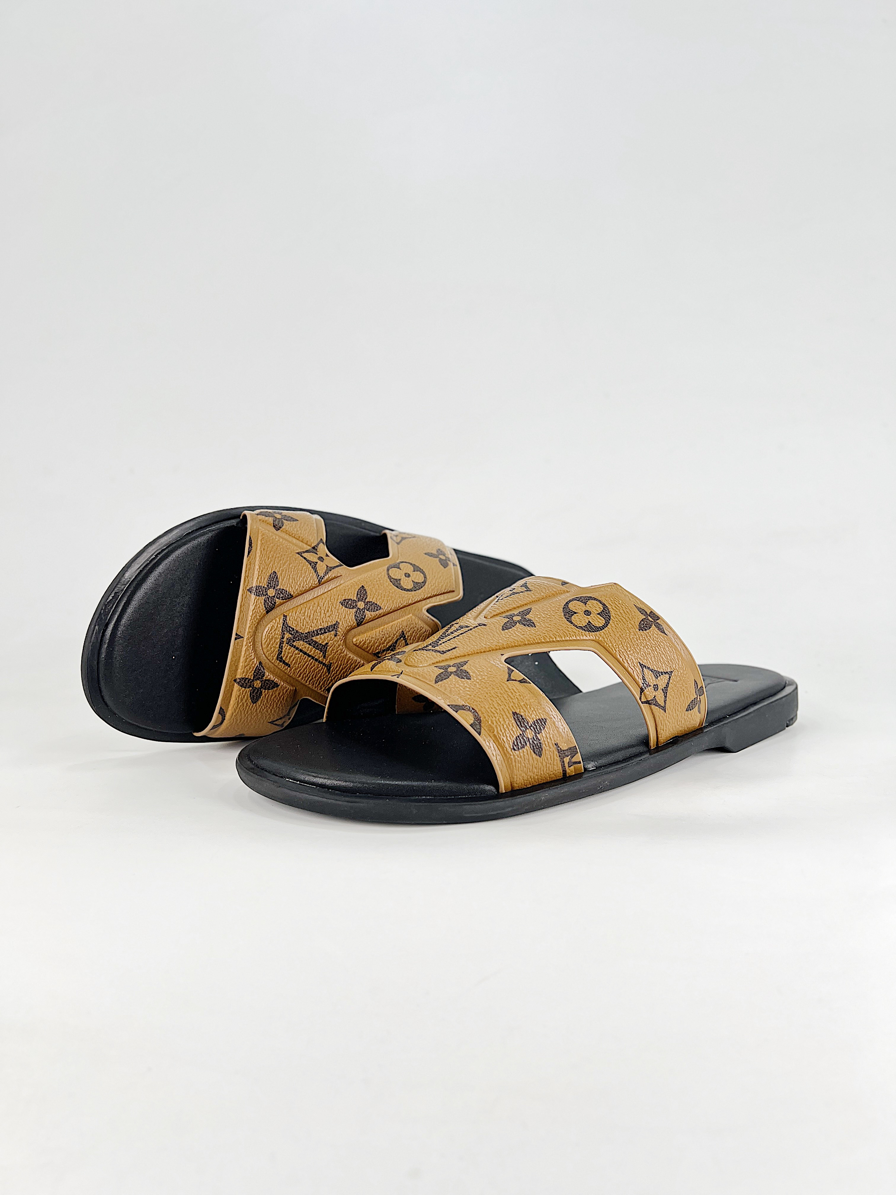 Louis Vuitton Oasis Grained Calfskin Open Toe Mules - Image 4