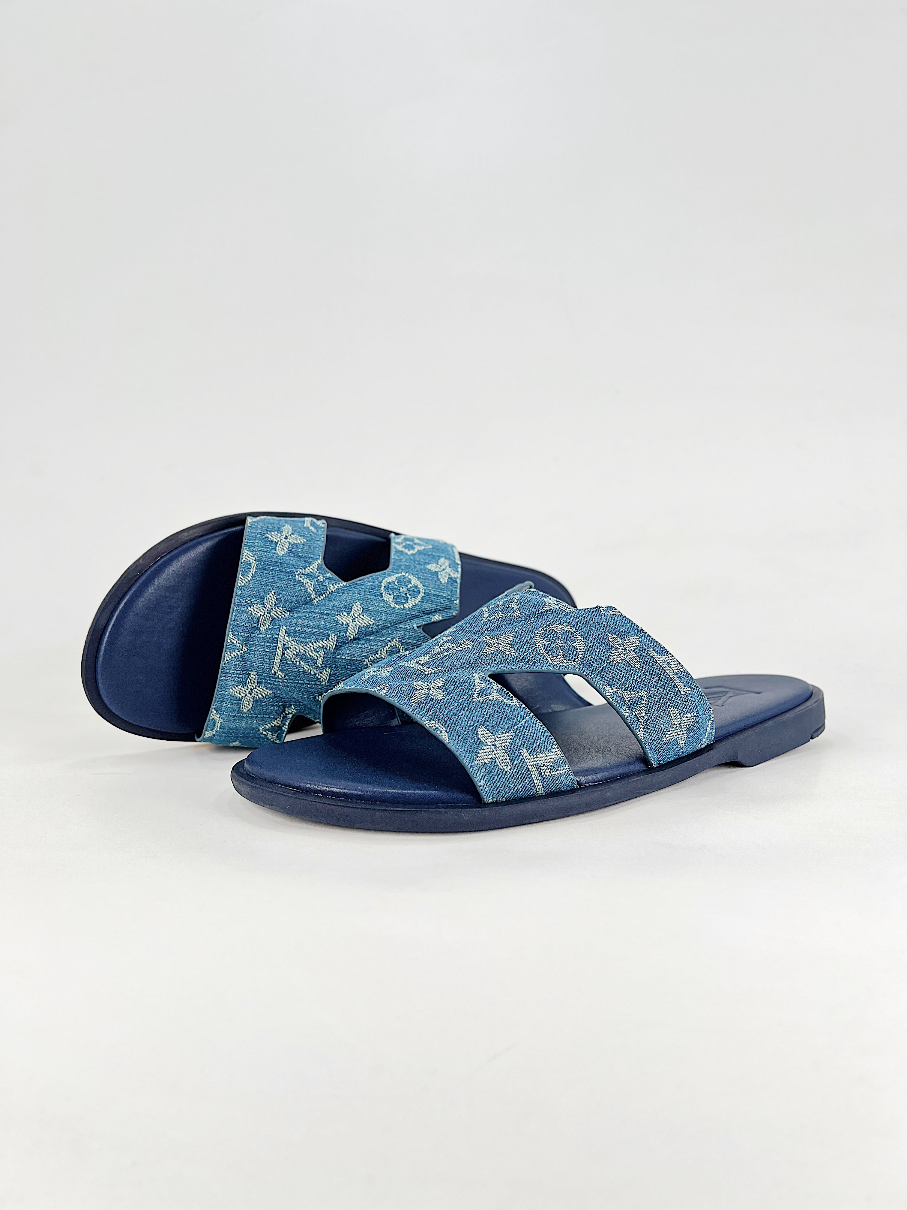 Louis Vuitton Oasis Pebbled Calfskin Open-Toe Mules - Image 4