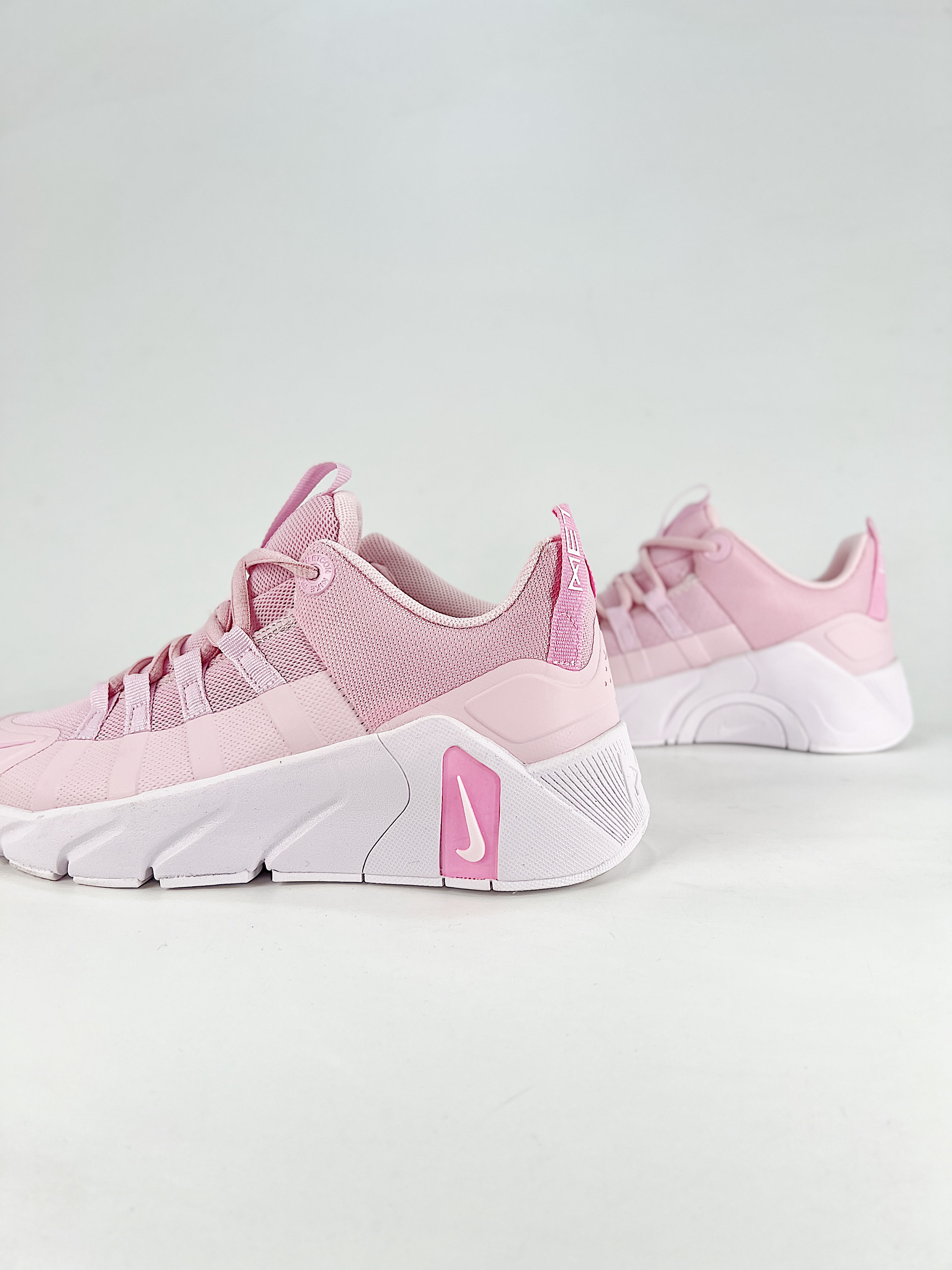 Nike Free Metcon 6 Mesh Round-Toe - Image 3