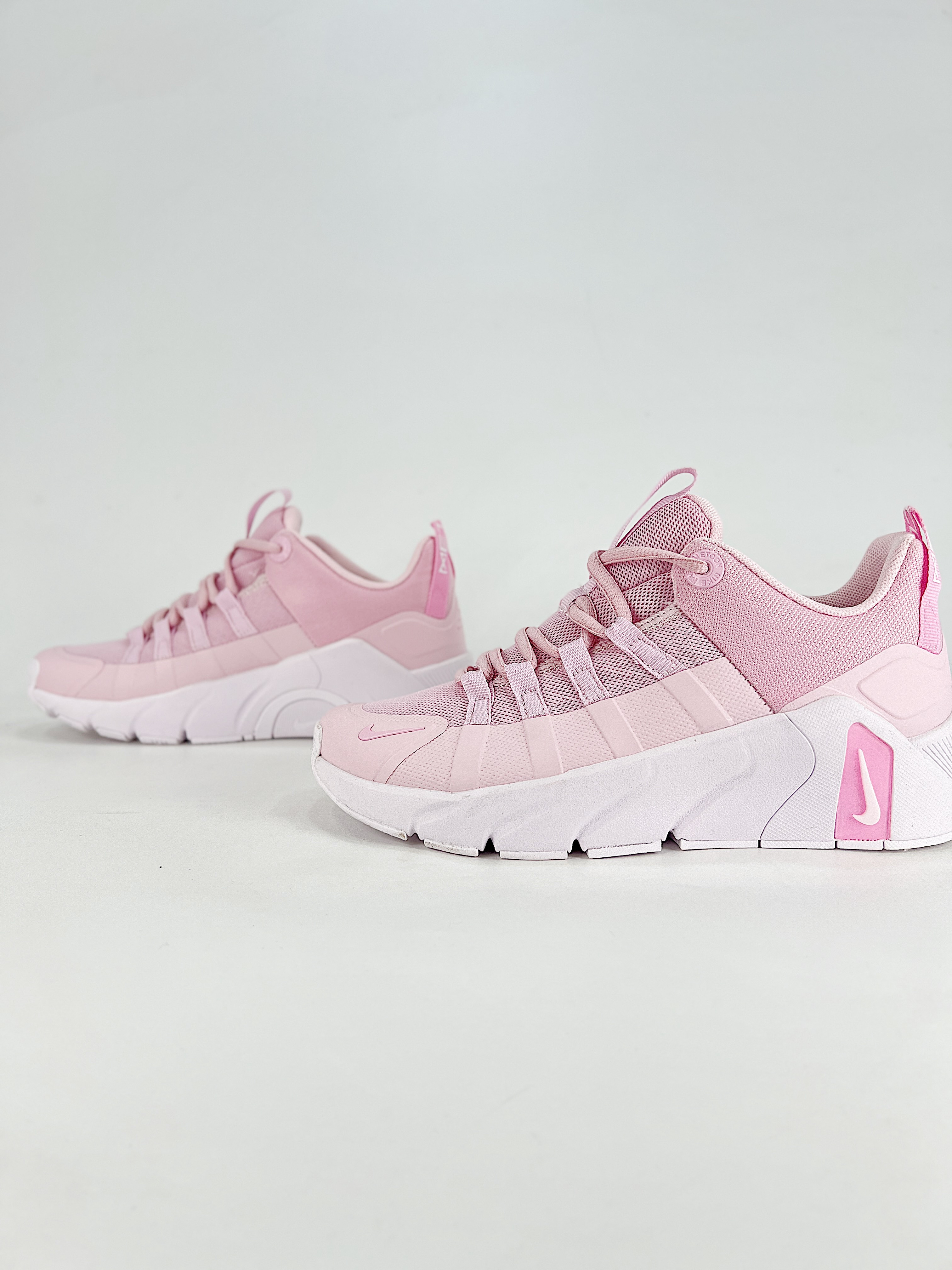 Nike Free Metcon 6 Mesh Round-Toe - Image 4