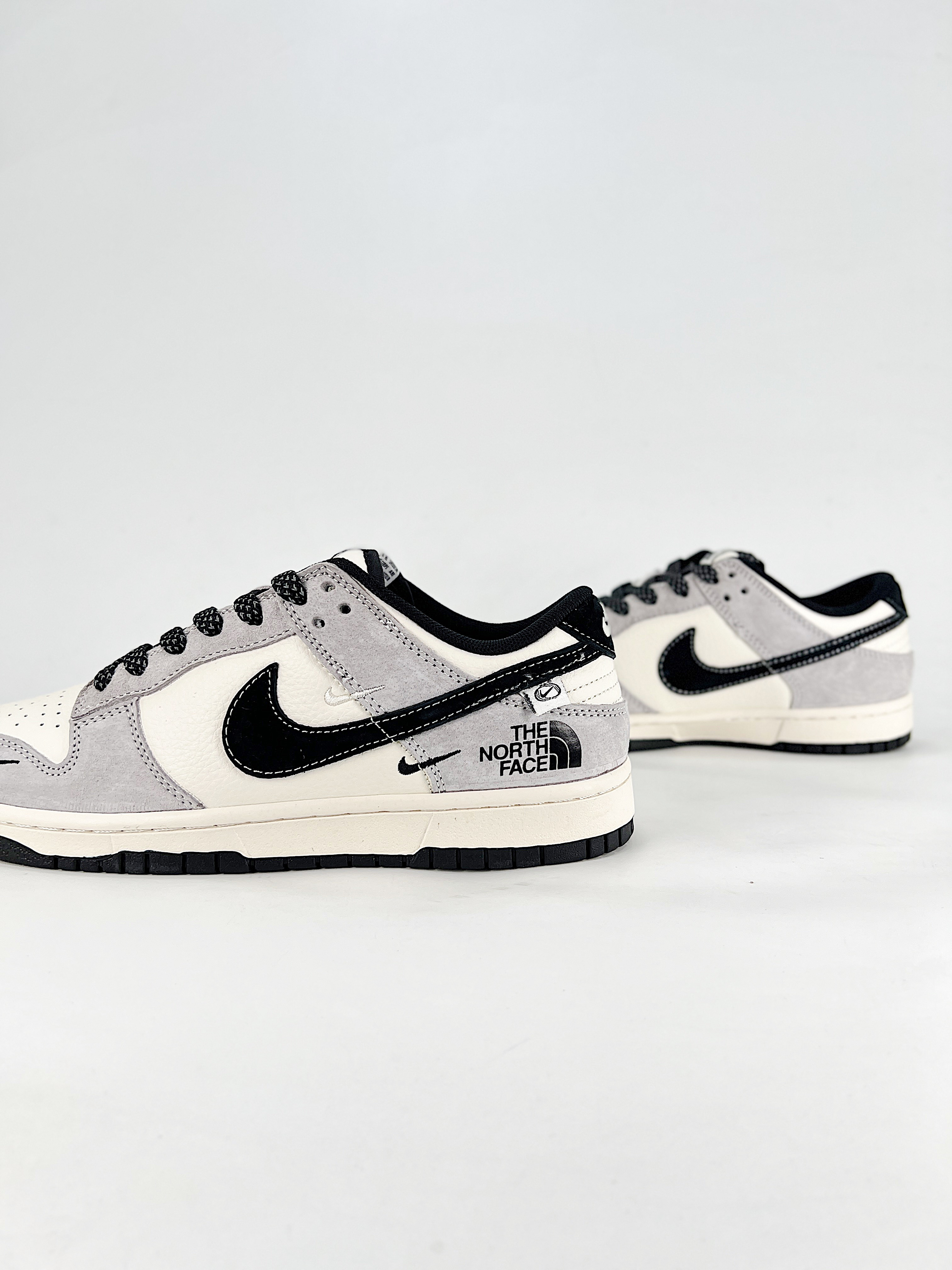 NIKE DUNK SB LOW New Colorway - Image 3